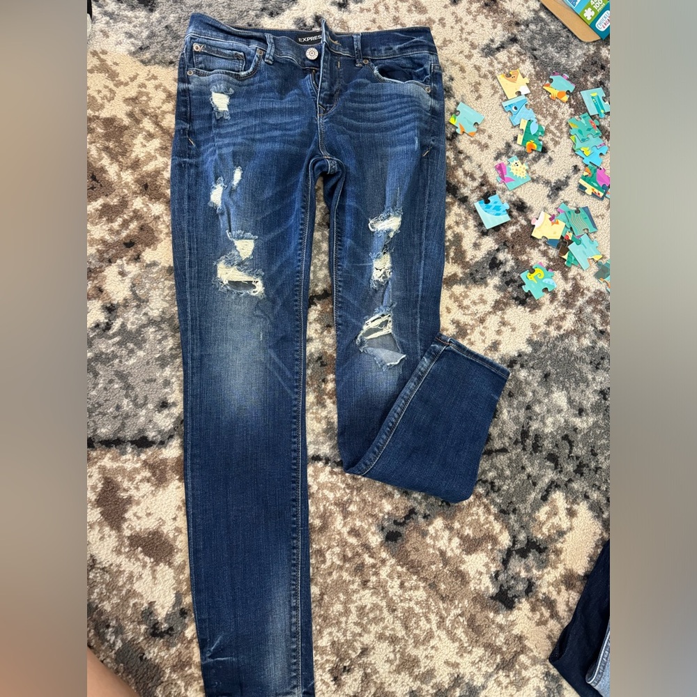 Express distressed jeans size 6